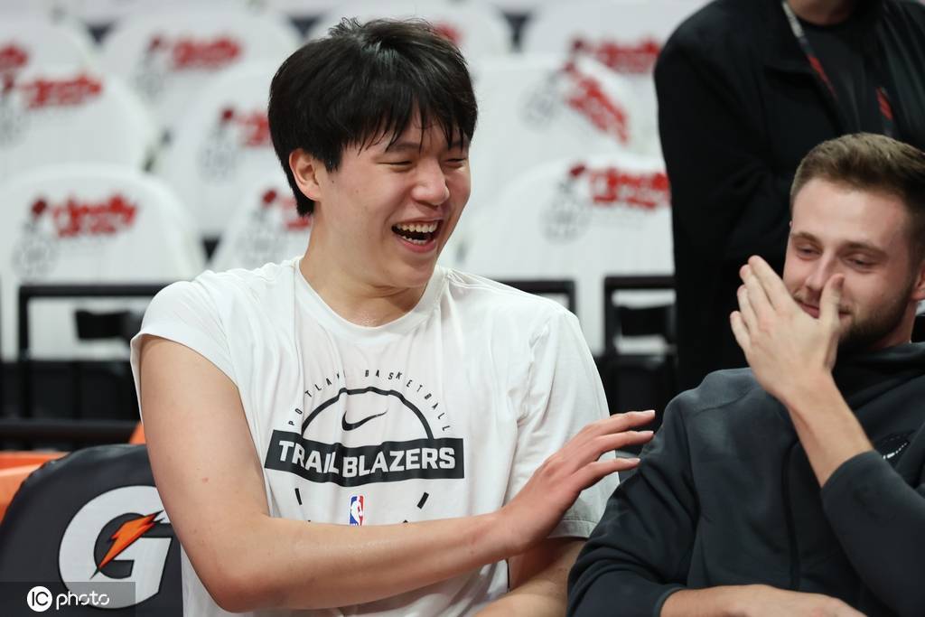 队记:杨瀚森状态不错 年轻中锋成长需要时间