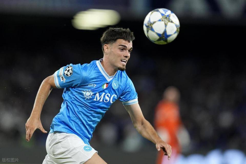 欧冠第4轮:那不勒斯对阵法兰克福,出线关键战,针锋相对